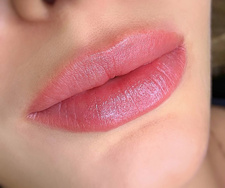 Permanent-Make-up für Lippen